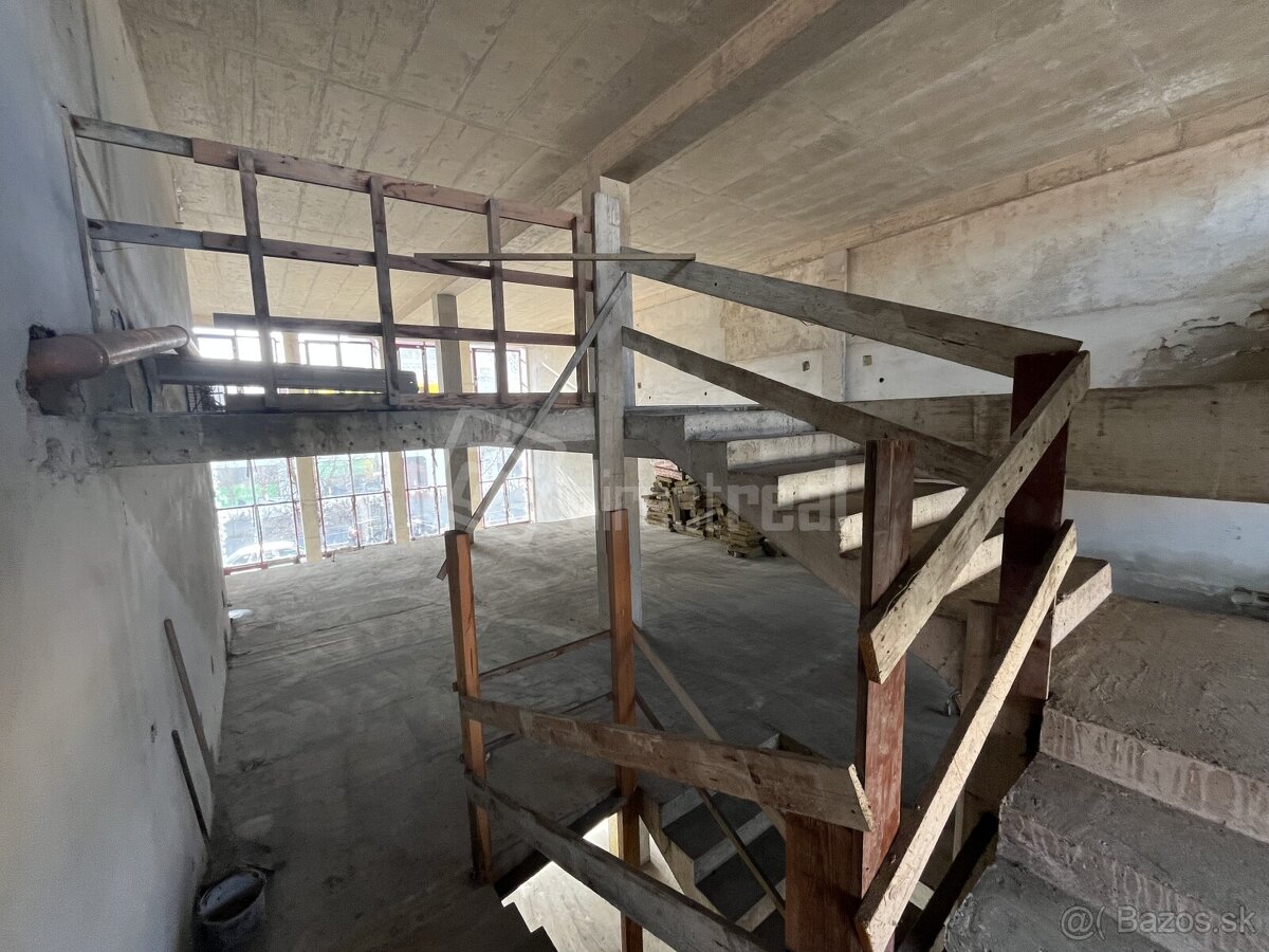 Stavba pred dokončením v centre mesta Lučenec - 8