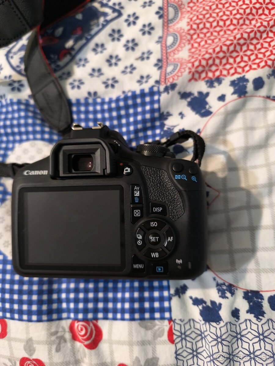 Canon EOS 2000D + EF-S 18-55 mm - 8