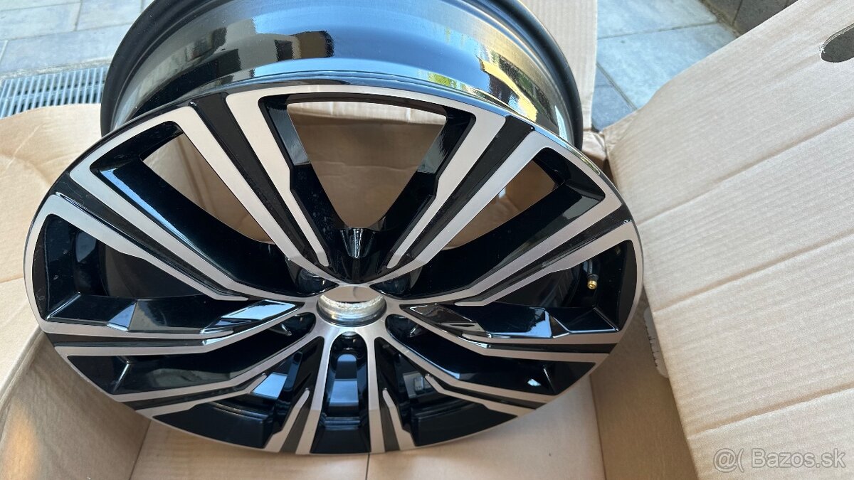 R19 5x108 7,5J ET 50,5 originál volvo disk - 8