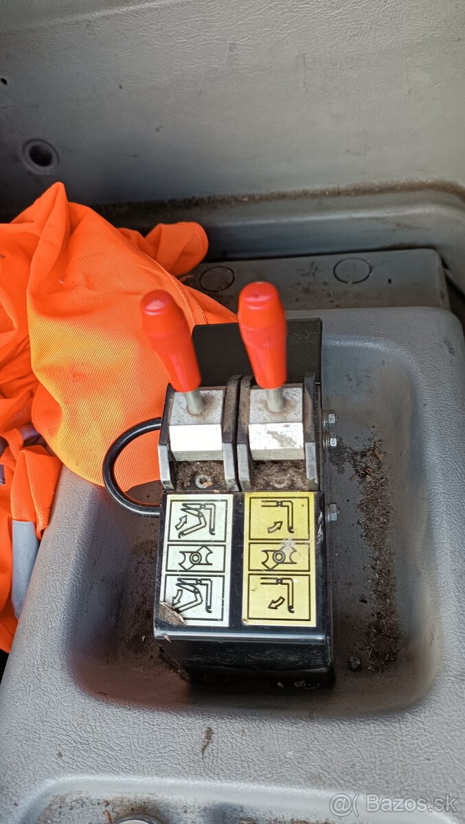 Avia D90 Cummins nosič kontejneru CTS5038 2005 - 8