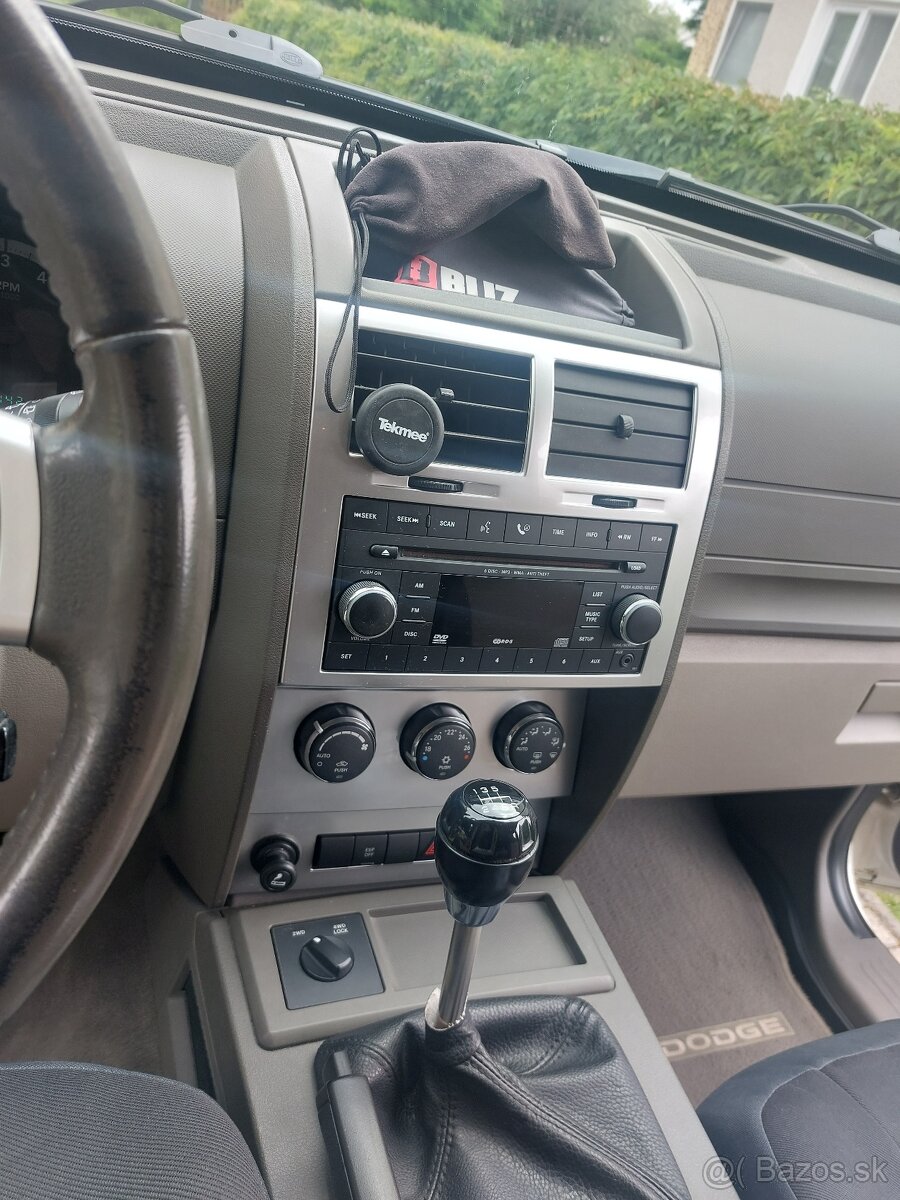 Dodge Nitro 2,8 CRD 4x4 manual 6st. 2007 - 8