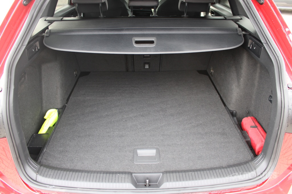 Volkswagen Golf Variant 1,5 e-TSi 110 kW R-LINE - 8