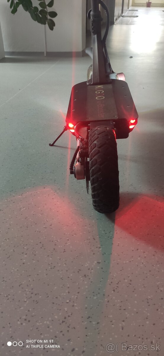Predám celoodpruženú dvojmotorovú elektrokolobežku Kugoo G B - 8