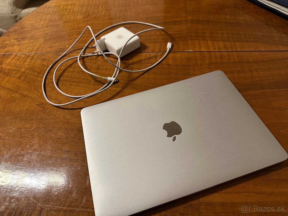 Predám MacBook Pro 13" Silver 2019 – Touch Bar, 8GB/128GB - 8