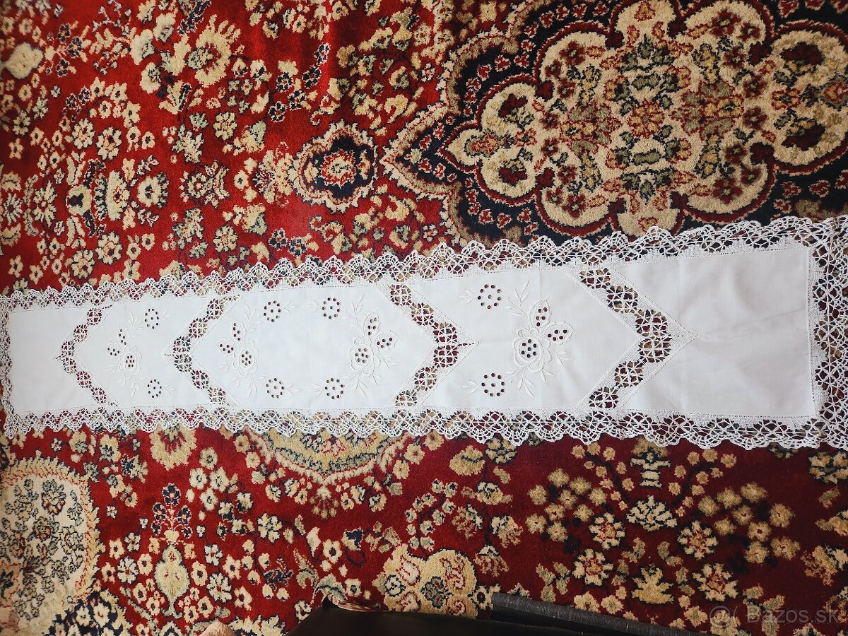 Krásna biela dlhá štóla zdobená výšivkou, bohatou paličkovo - 8