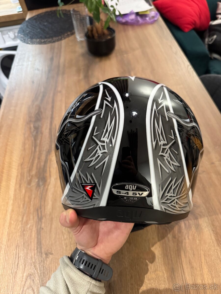 Prilba na motorku AGV (M) - 8