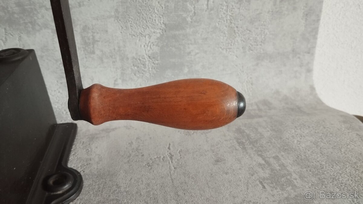 Starý mlýnek na kávu - 8