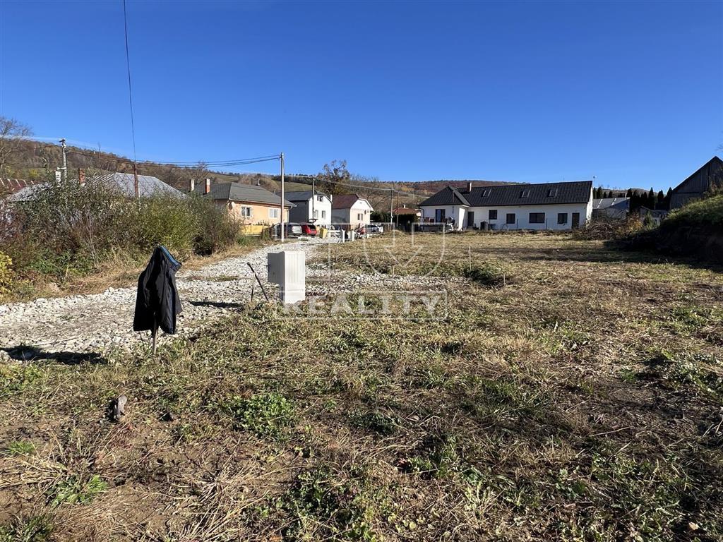 Veľký pozemok v centre obce Ďurďoš - 8