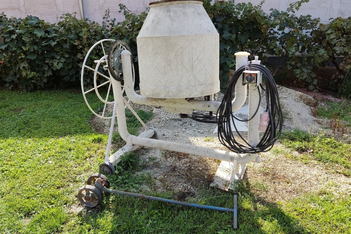 Stavebná miešačka plne funkčná na 380V, má 24m kábel - 8