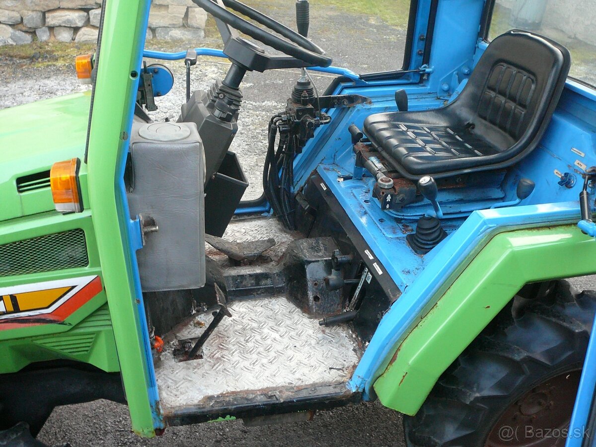 malotraktor Iseki 3015 AHL 4x4 - 8
