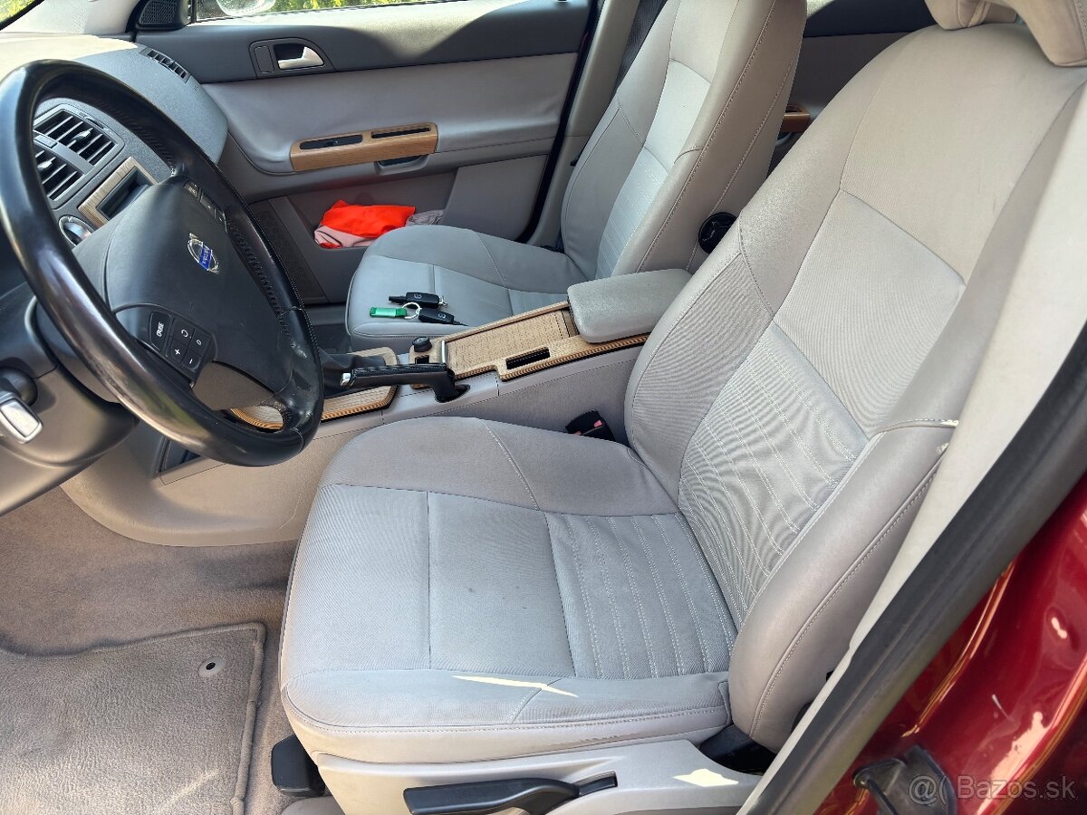 Predám VOLVO V 50 1.6 D - 8