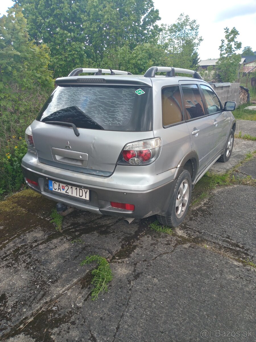 Mitsubishi Outlander 2.0i 4x4 wd - 8