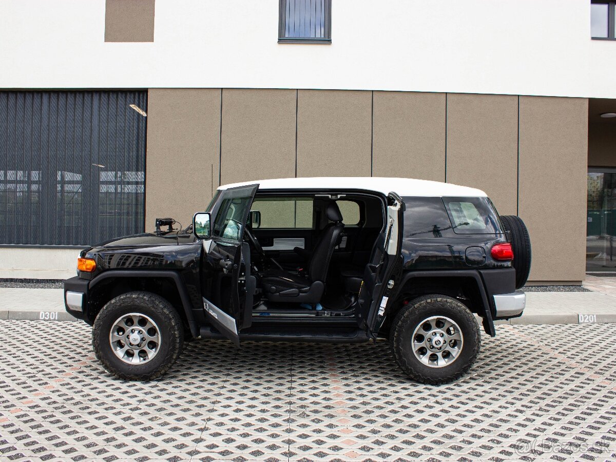 Toyota FJ Cruiser 4.0 - 8
