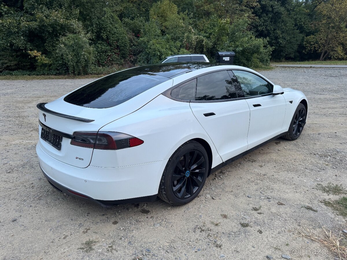 Tesla Model S P85 - Nabíjení ZDARMA - 8