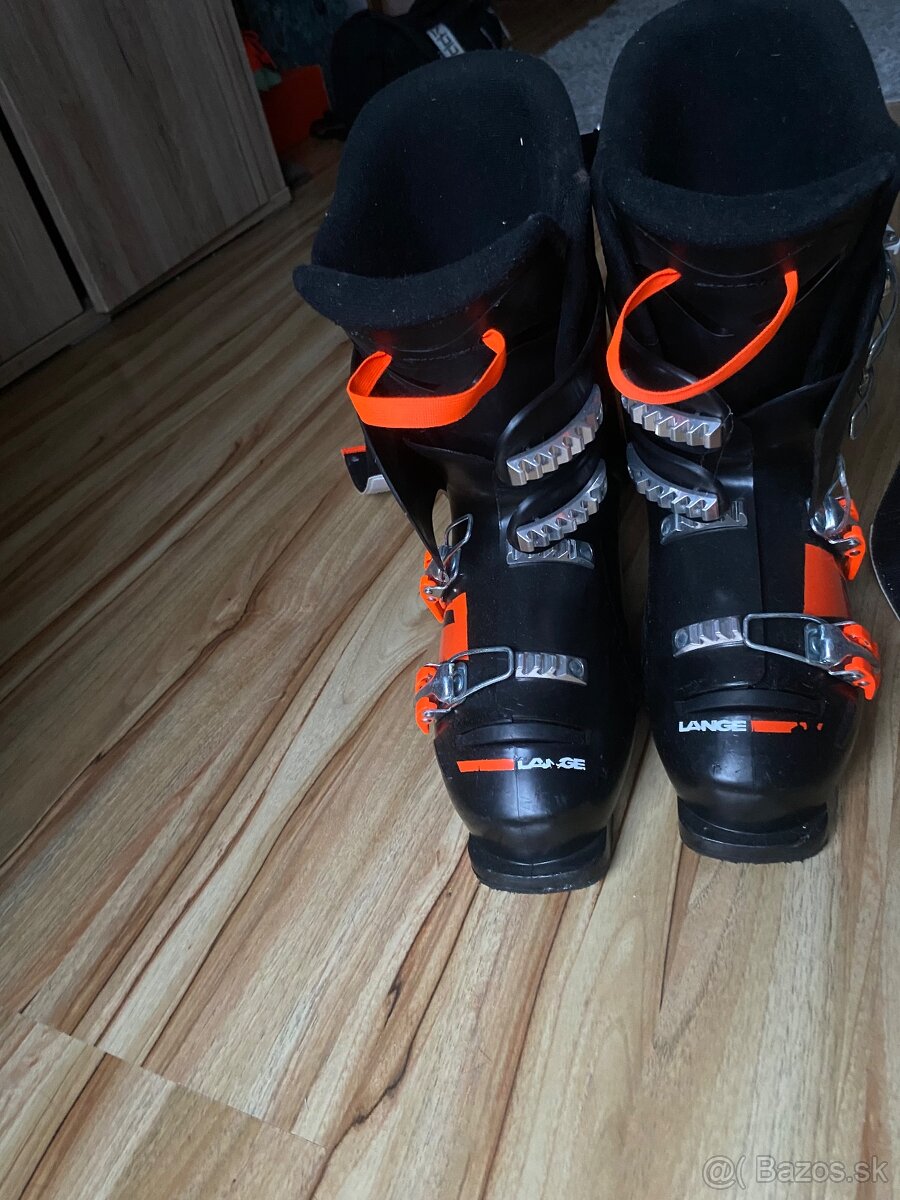 Lyžiarky a lyže - 8
