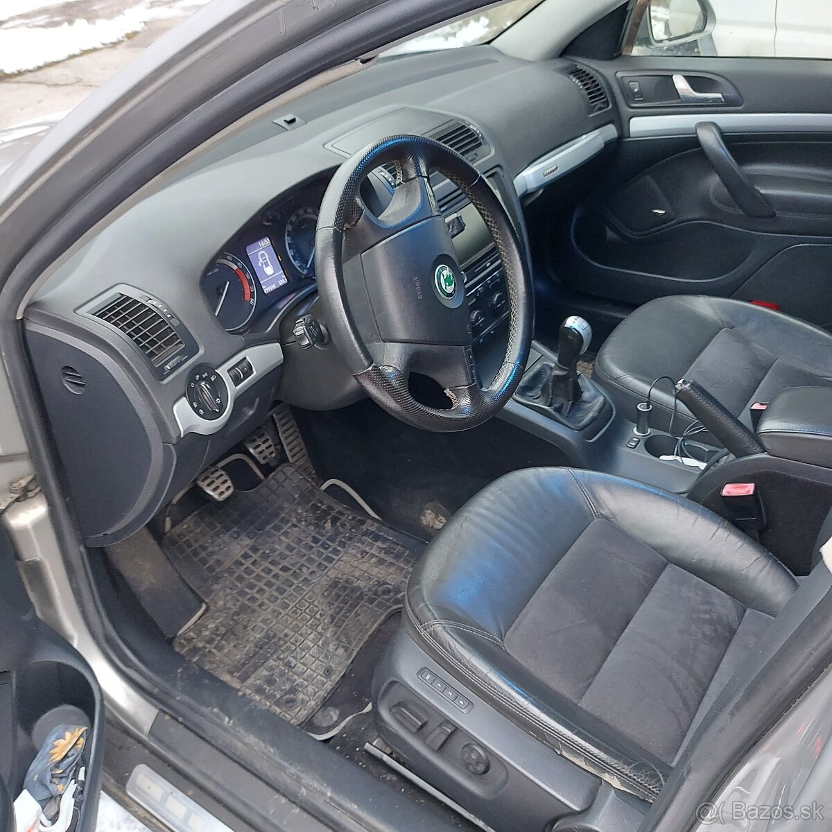 ŠKODA OCTAVIA SCOUT 2.0TDI 4X4 M6 COMBI - 8