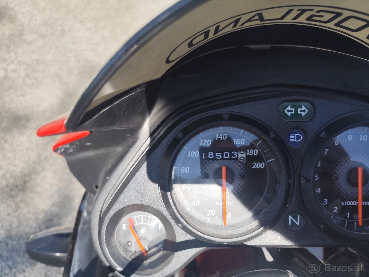 Honda CBR 125R - 8