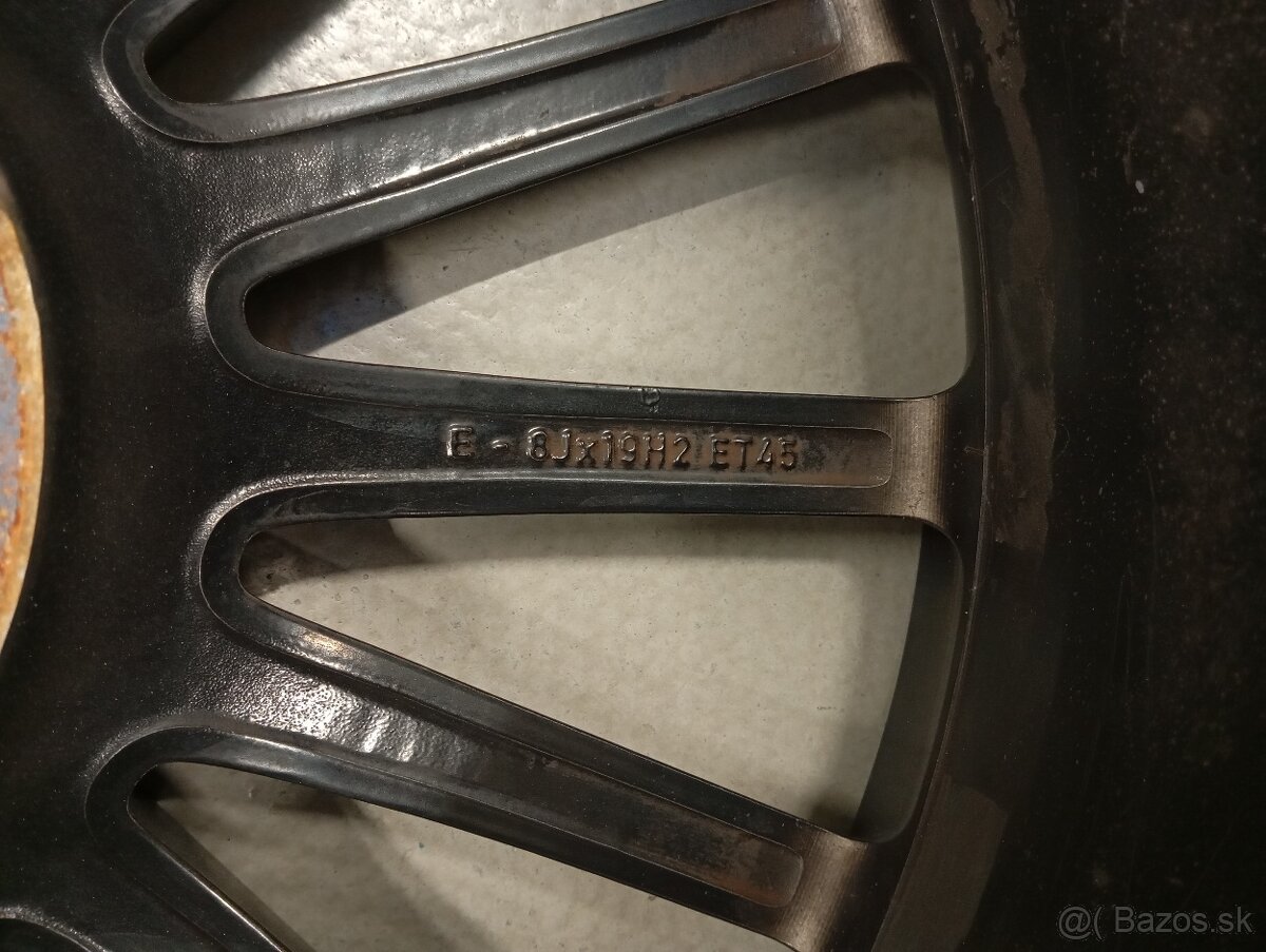 Mercedes AMG R19 - 8