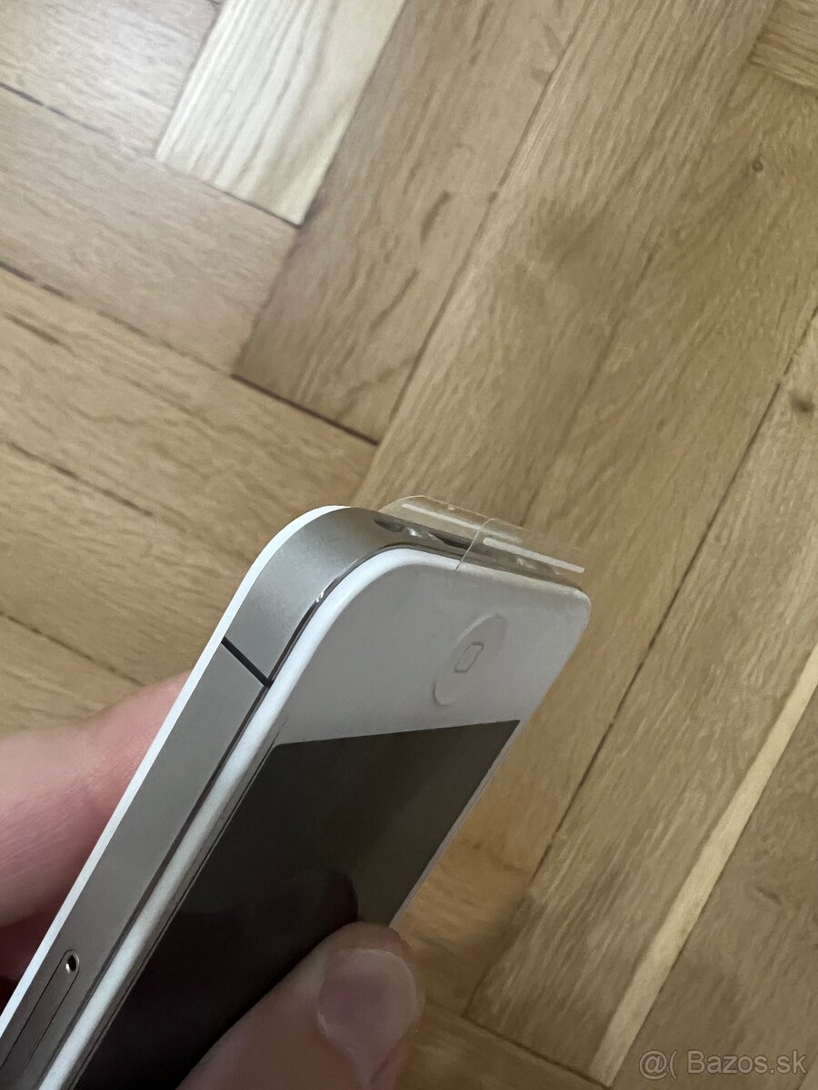 Nový Apple iPhone 4 32GB White - 8