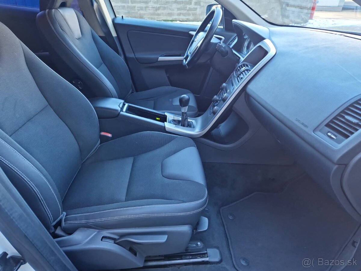Predám Volvo XC60 2.4D AWD 120 KW manuál-6 r.v.2011 - 8