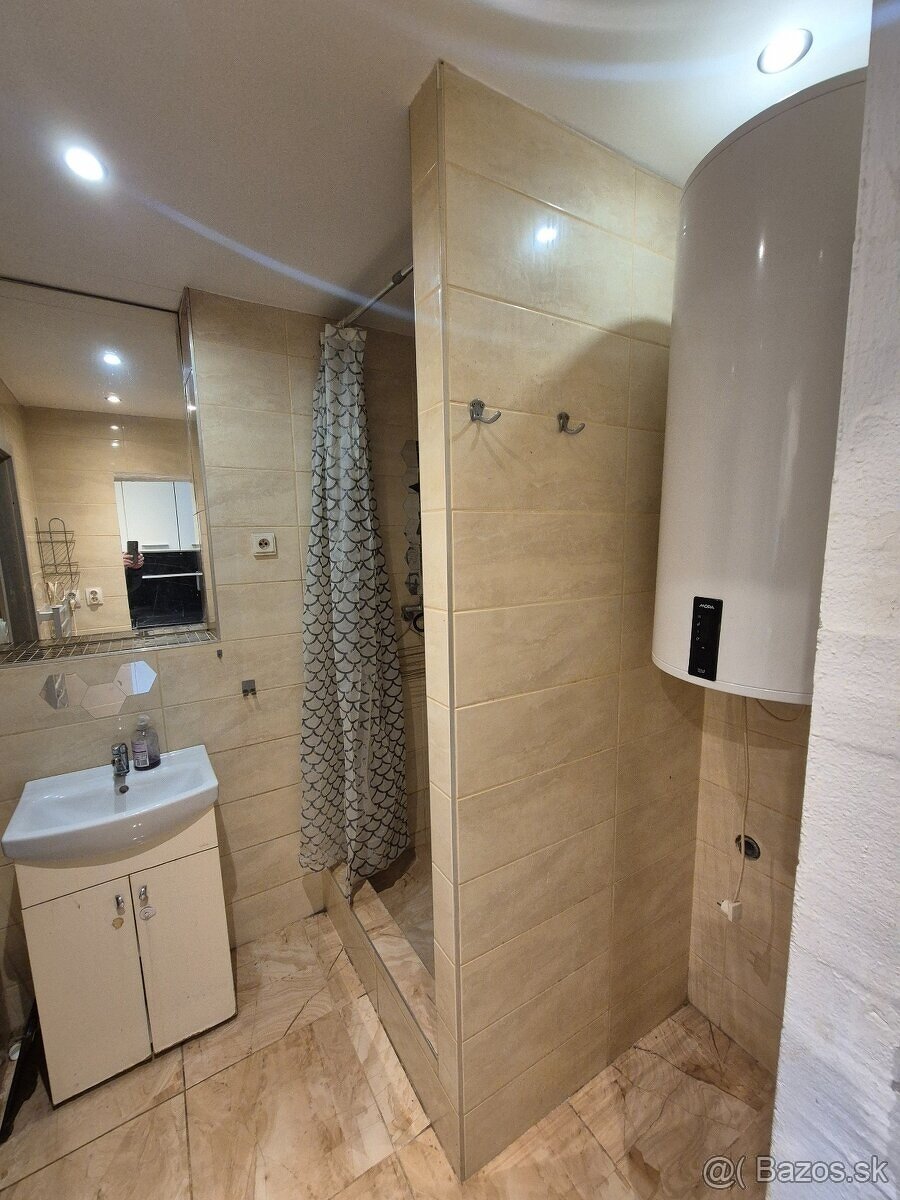 Predám 3 iz. byt na ul. Priateľstva v Komárne - 8