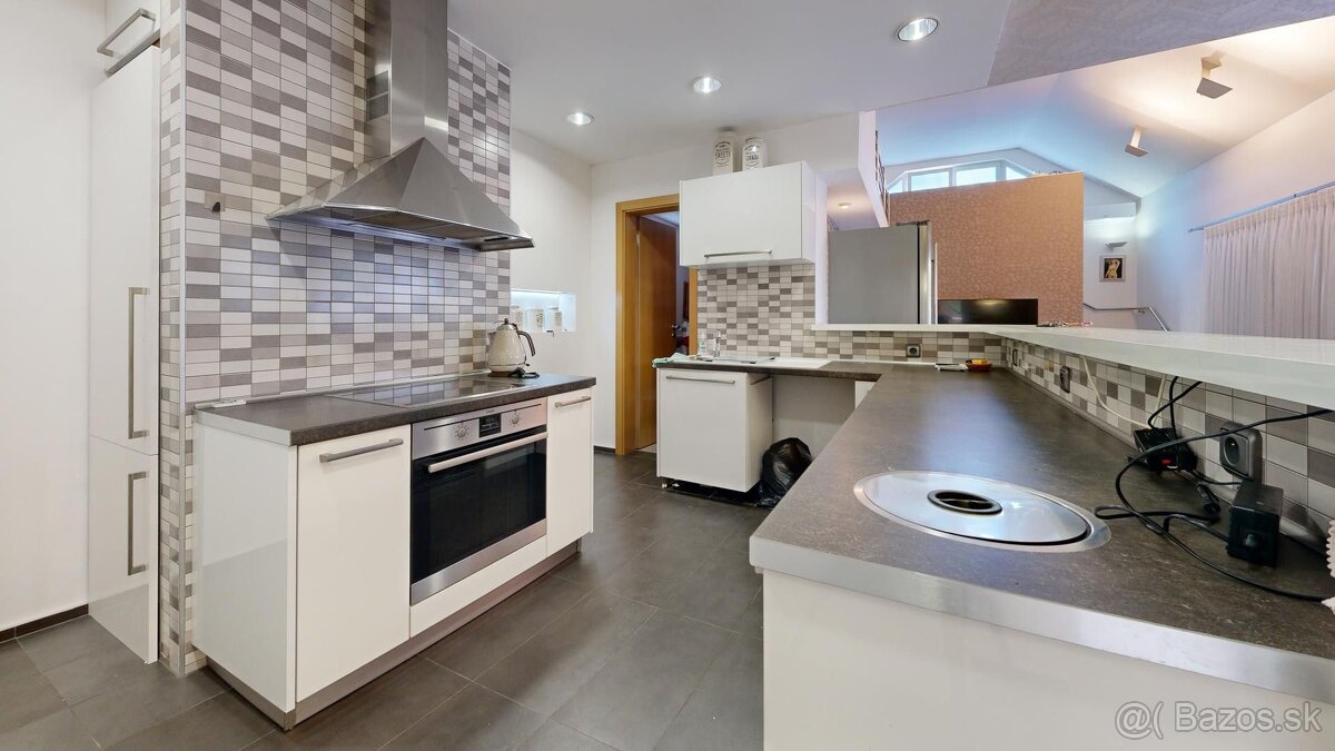 NA PREDAJ VEĽKÝ RODINNÝ DOM SENICA - 8