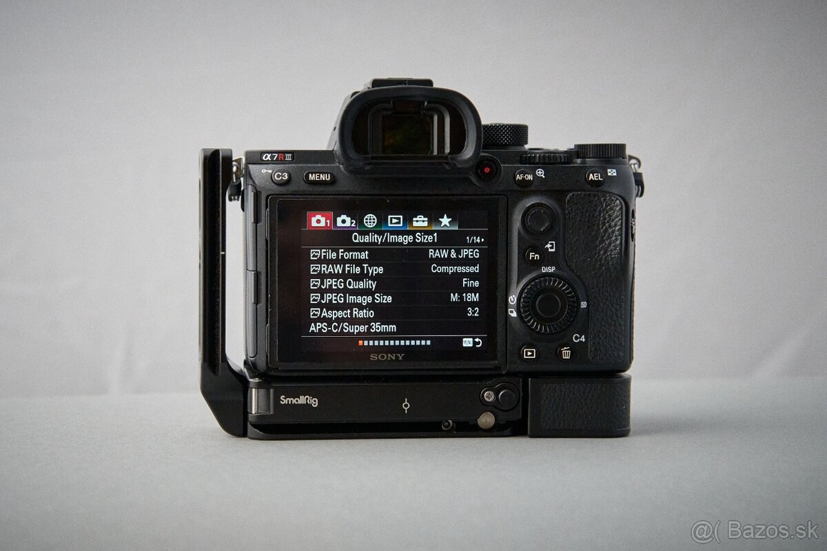 Sony A7R3 + L-bracket, SONY baterka, SD karta – TOP - 8