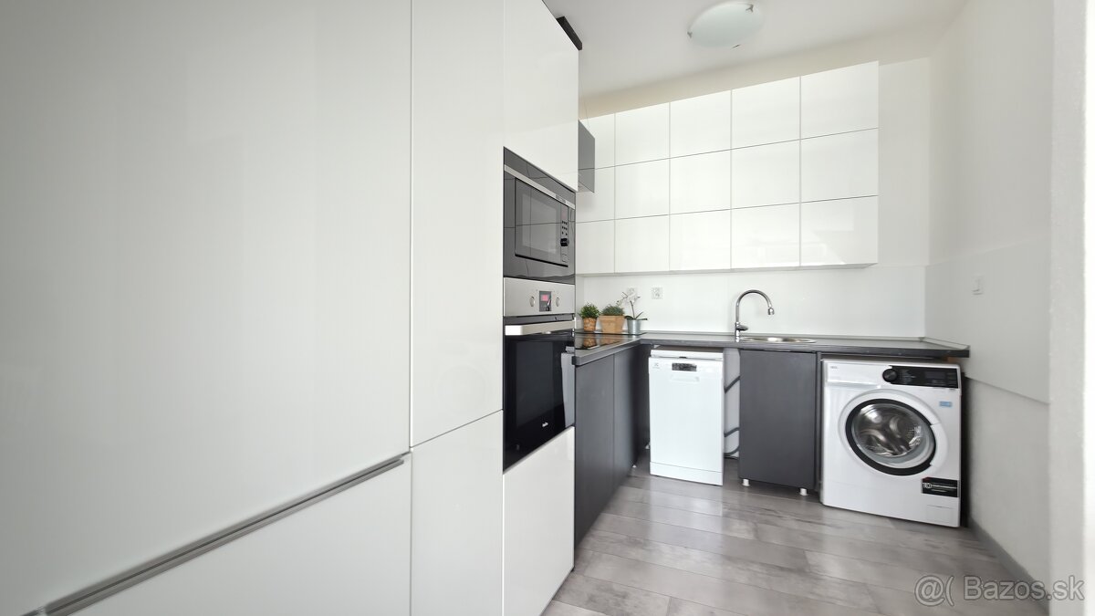 VELKOMETRÁŽNY 1 IZB.AP.BYT-TRNAVSKÁ CESTA,RUŽINOV,BRATISLAVA - 8