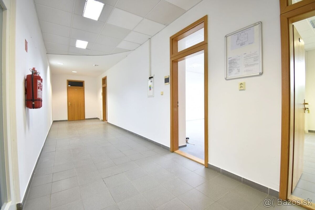 Predaj administratívna budova 1200 m²,s pozemkom na výstavbu - 8