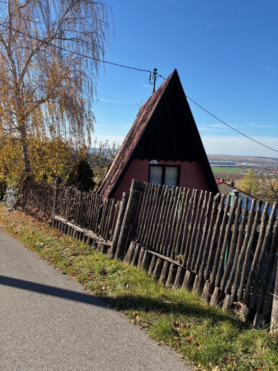 Stavebný pozemok s malou chatkou - 8