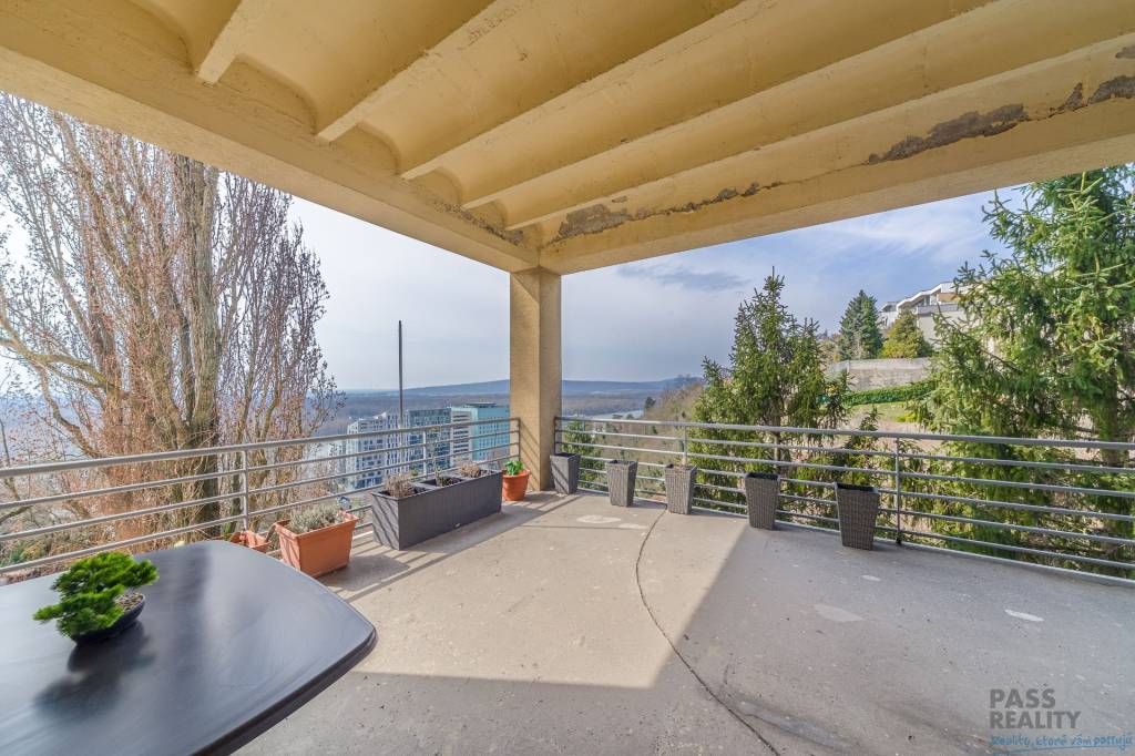 NA PREDAJ veľký 1 izbový byt s impozantnými výhľadmi na hrad - 8