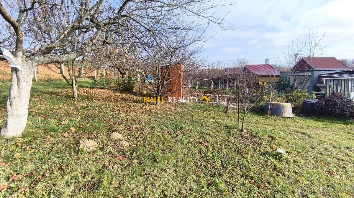 Záhrada so základovou platňou pre chatku v Bojniciach - 8