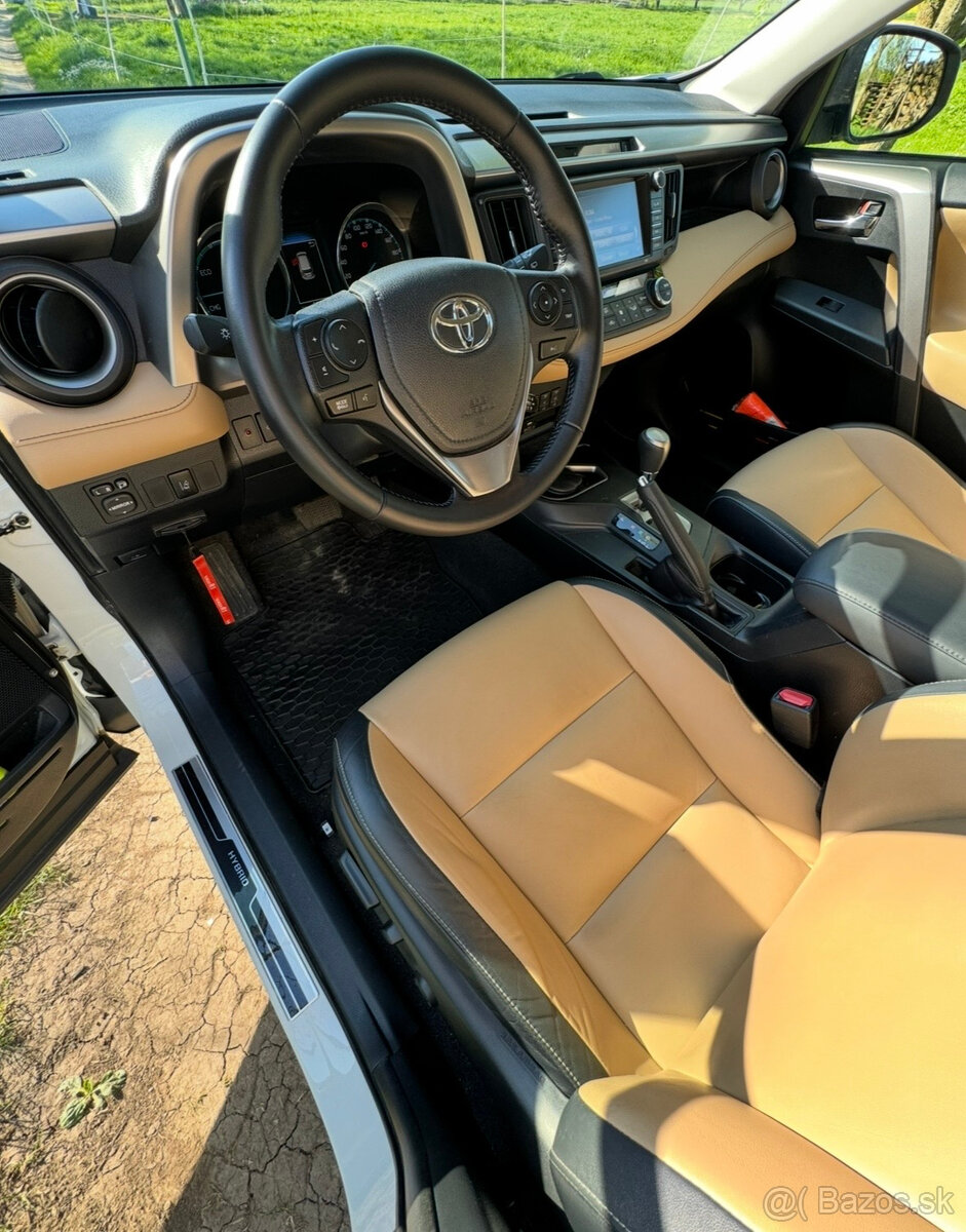 Predám Toyotu RAV4 Hybrid 2,5 benzín - 8