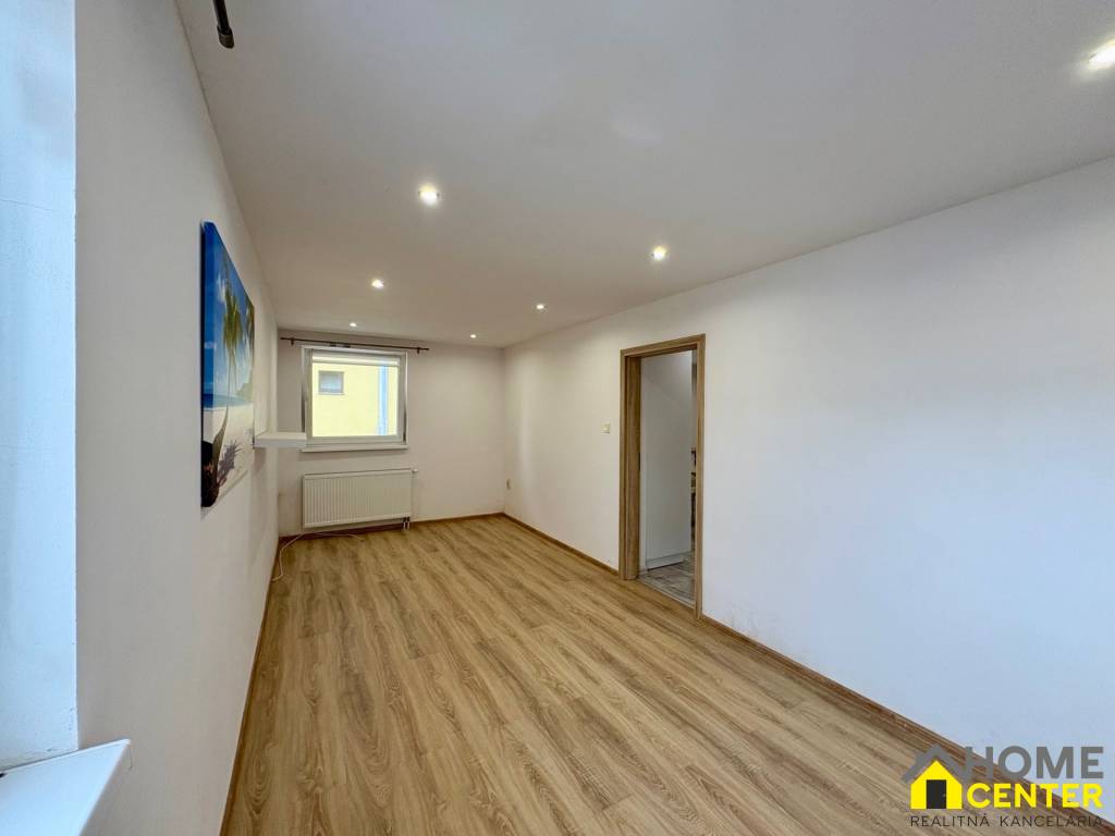 NA PREDAJ 4 izbový zrekonštruovaný rodinný dom v Kolárove - 8