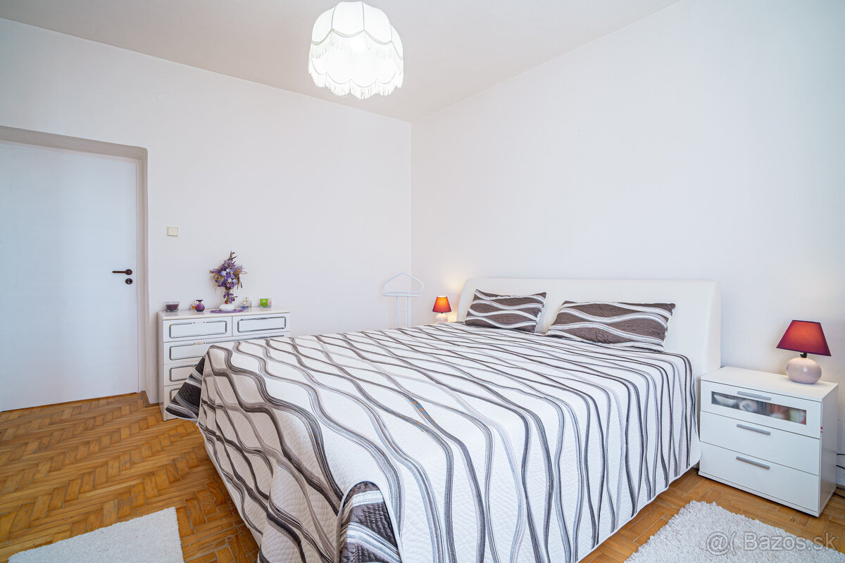 Na predaj dva rodinné domy na jednom pozemku v Krásnohorskom - 8