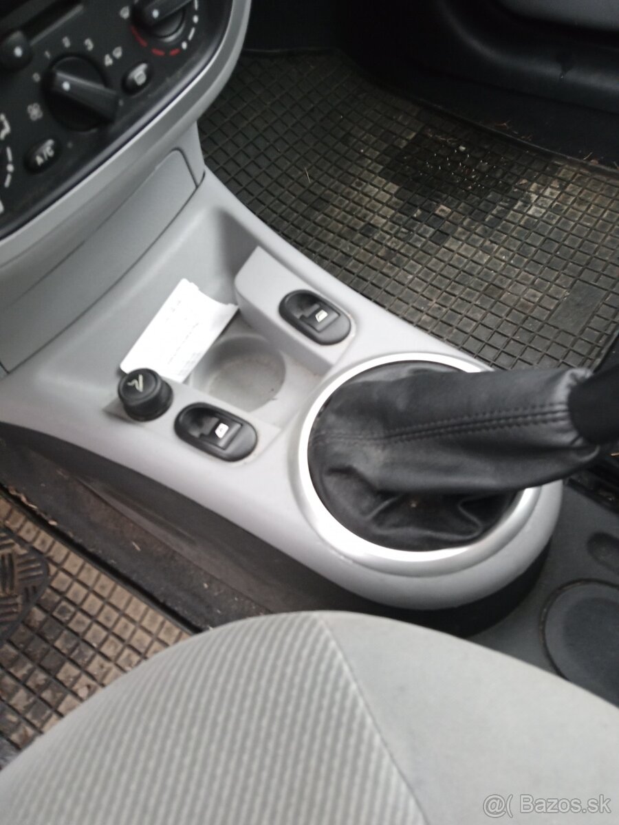 Citroen C3 benzín - 8
