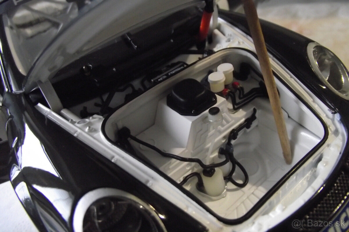 1:18 Porsche 911 - 8