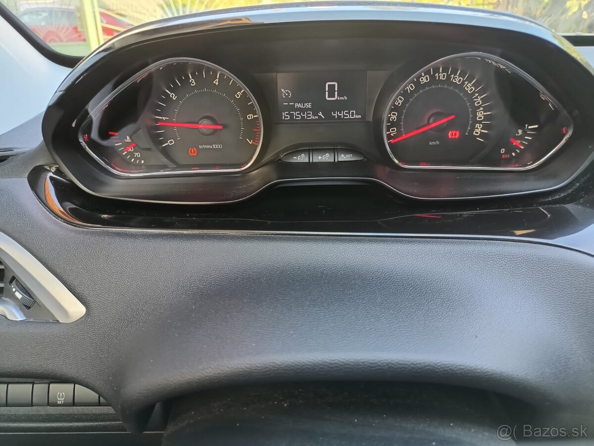 Peugeot 208 / 2014 / 1.2 Benzín - 8