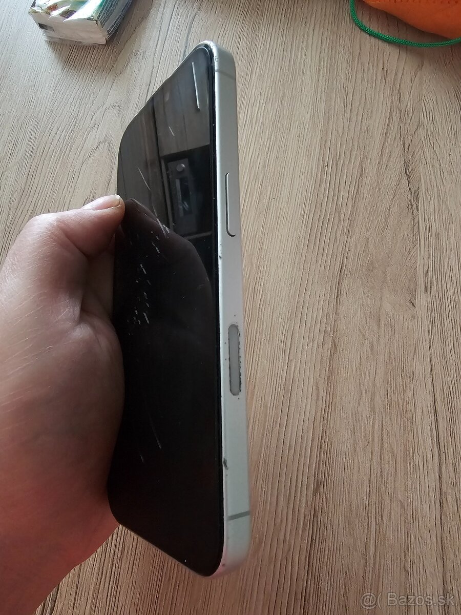 IPHONE 16 - 8