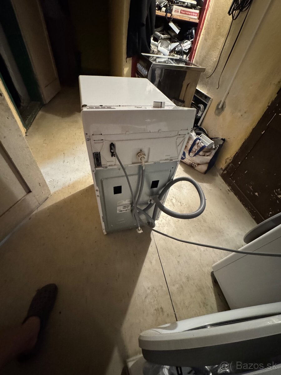 ZVRCHU PLNENÁ PRÁČKA WHIRLPOOL - 8