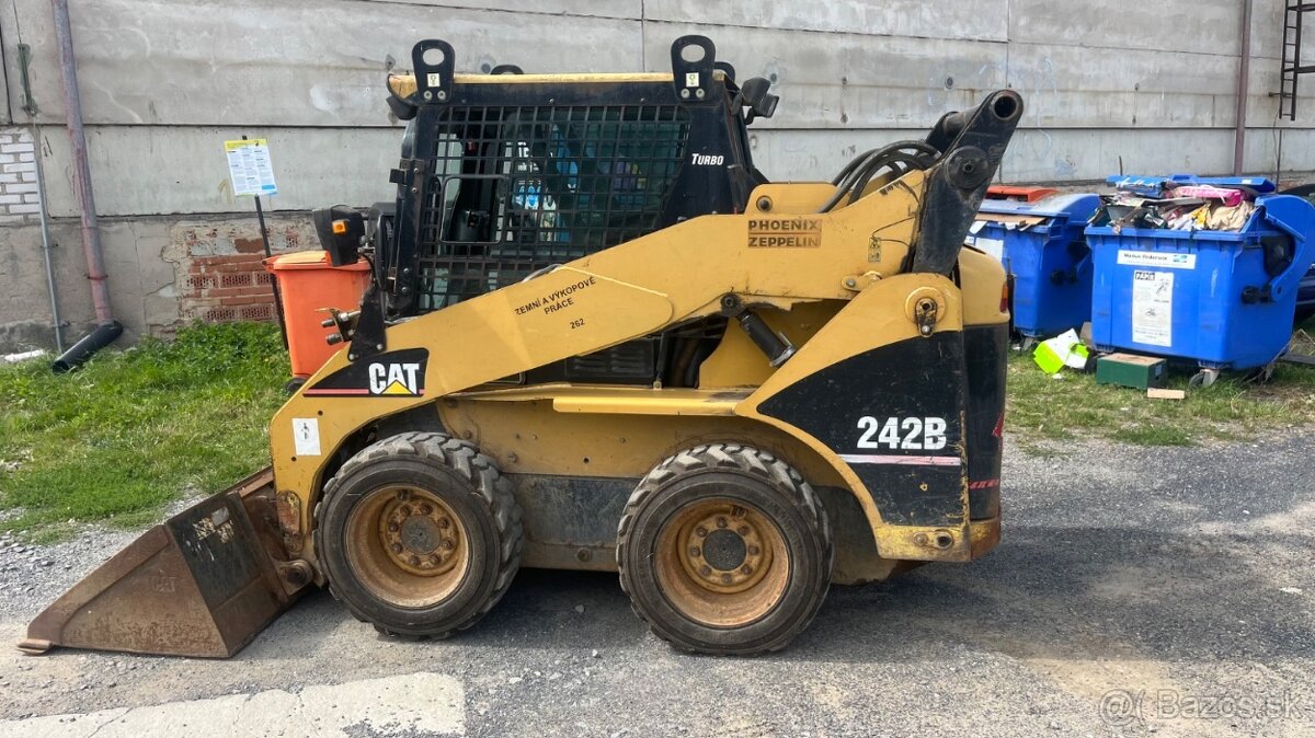 CATERPILLAR 242 B 4X4 - 8