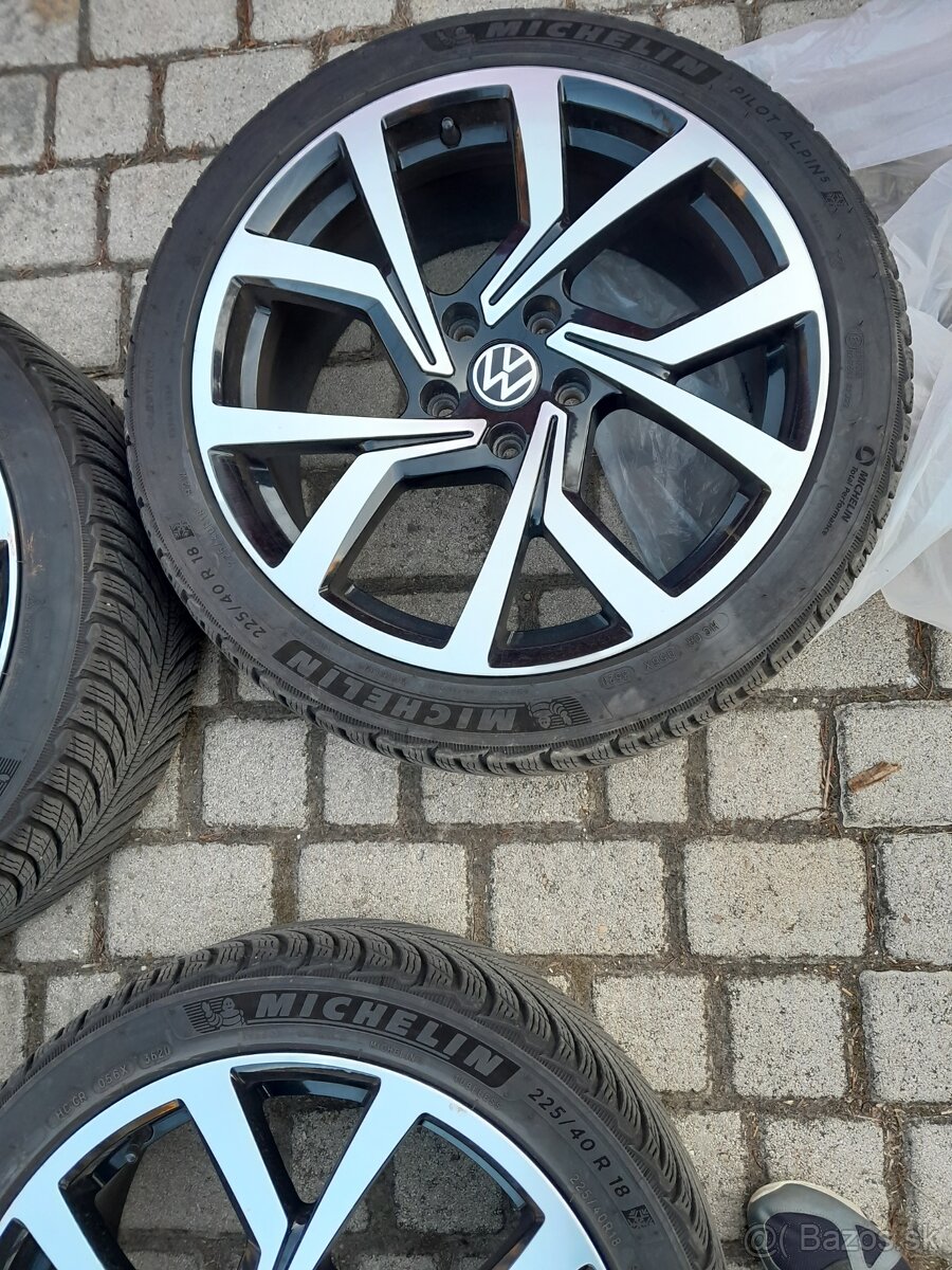 Pneu zimne 225/40 r18 - 8