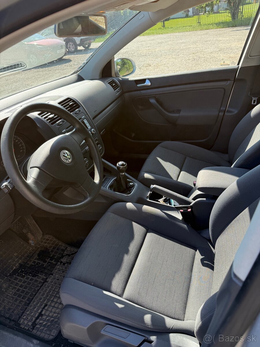 Volkswagen Golf V 1.6 Benzín 2008 - 8