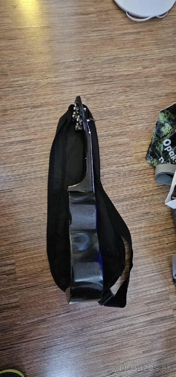 Soprano ukulele - 8