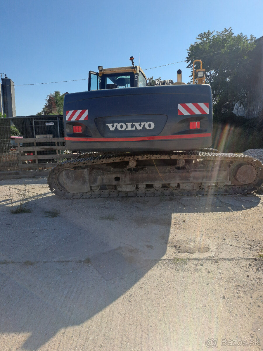 Pásový bager Volvo - 8