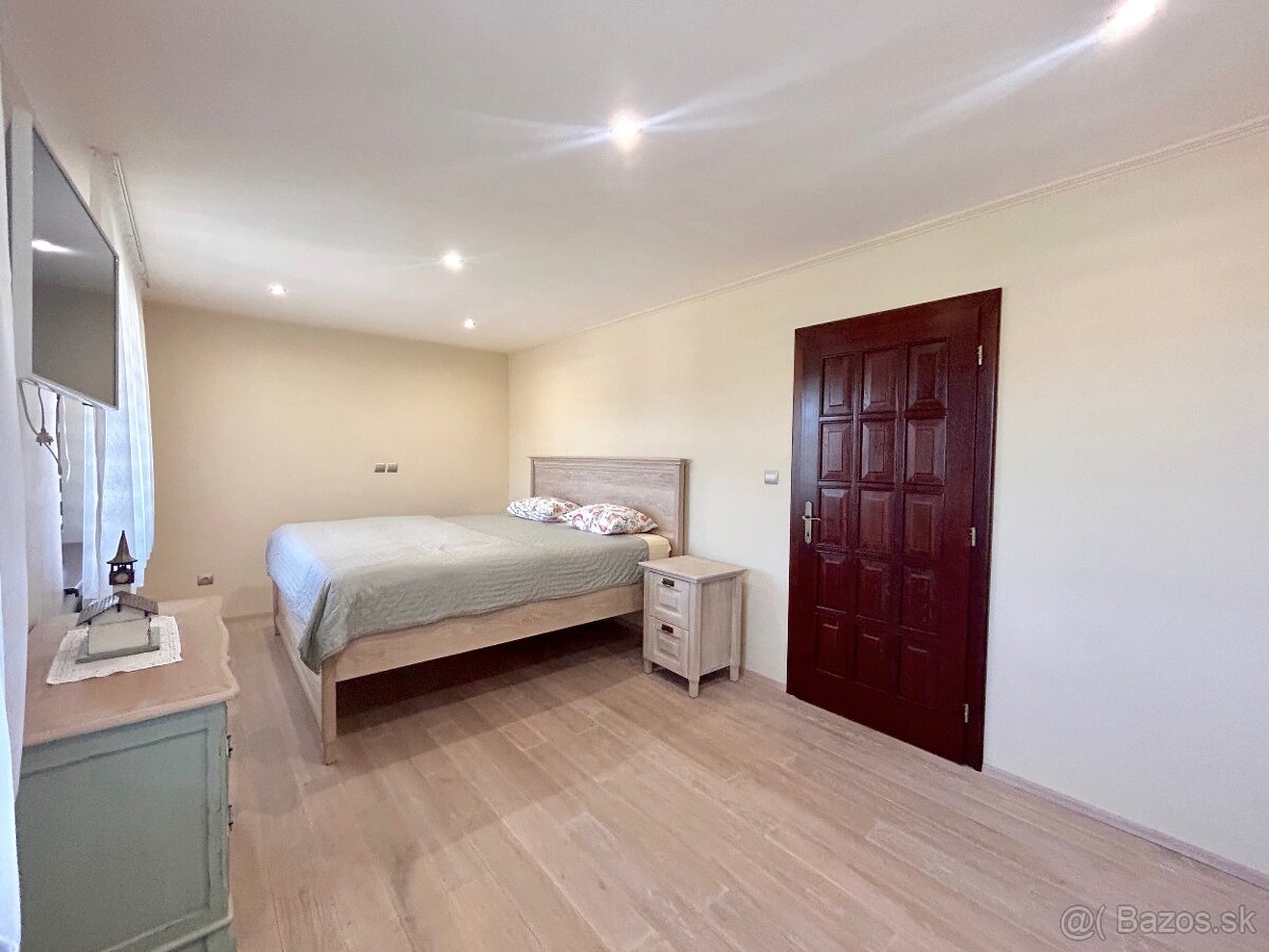 Na predaj impozantná štýlová 5-izbová rodinná vila - 8