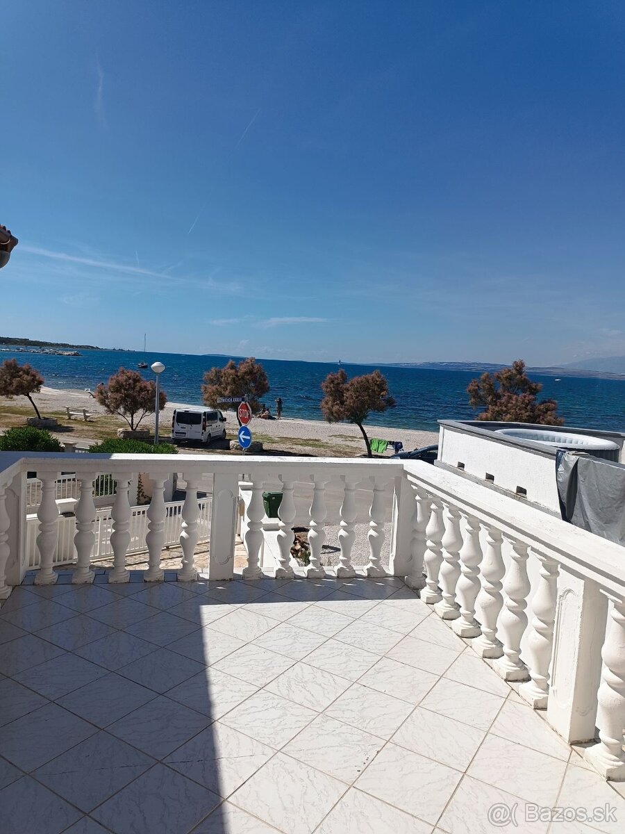 Chorvátsko - ubytovanie priamo pri mori pre 8 -16 osôb - 8