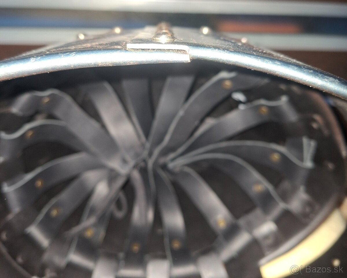 Stredoveka križiacka rytierska prilba - 8