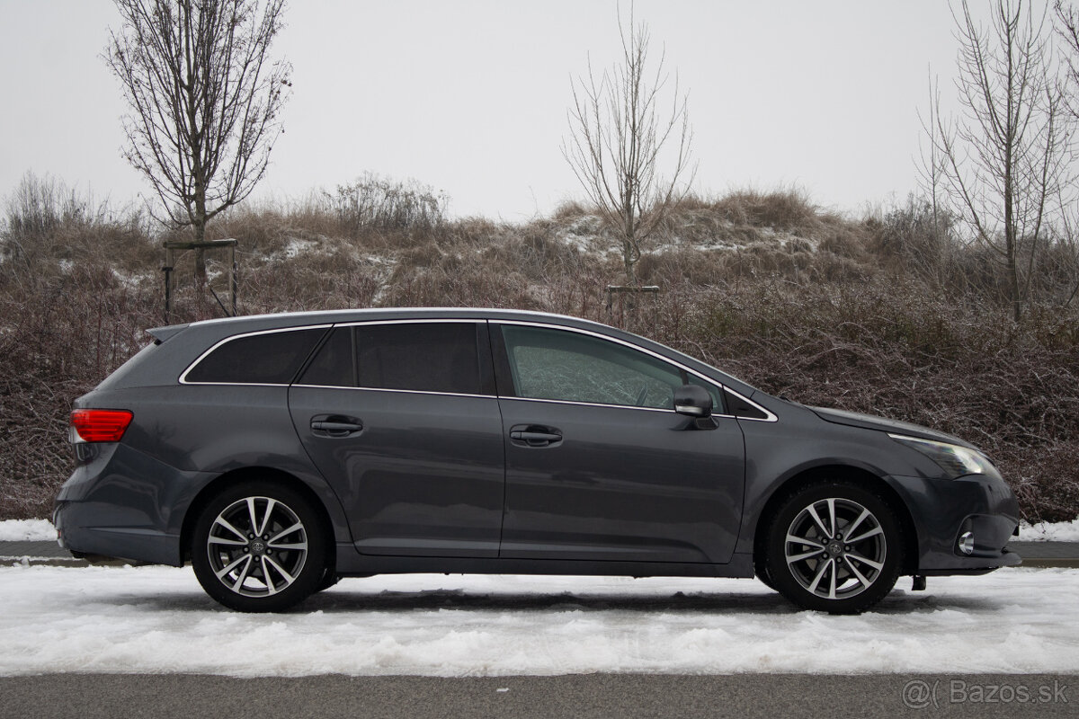 Toyota Avensis Combi 91 kW - 8