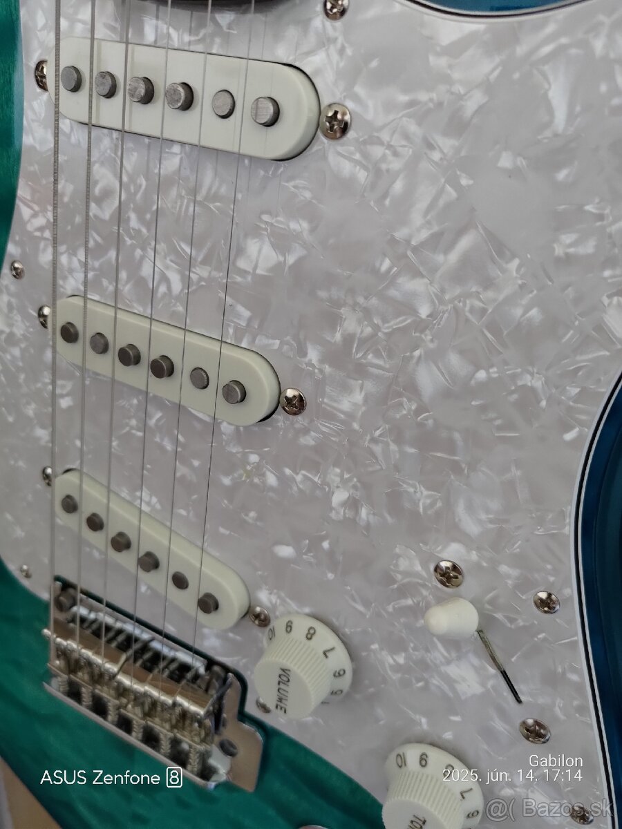 FENDER STRATOCASTER JAPAN - 8